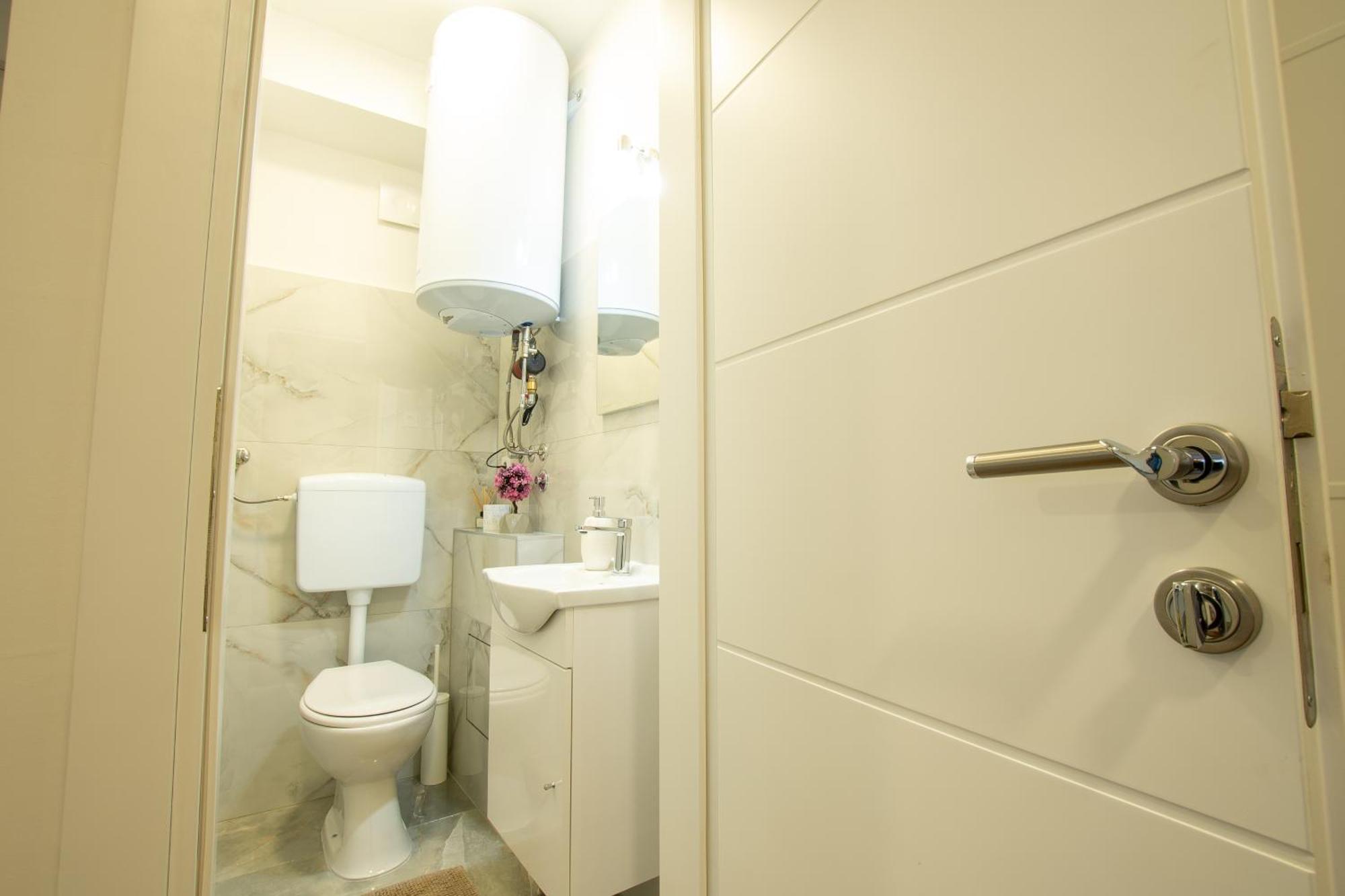 Apartman Valentina - Self Check In And Check Out Otocac Exterior photo